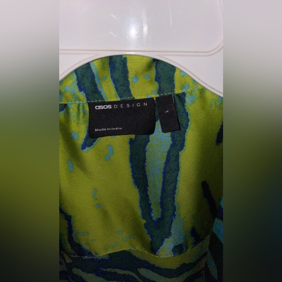 ASOS DESIGN Relaxed Revere Satin Shirt in Green Flouro Animal Print - Picture 3 of 4